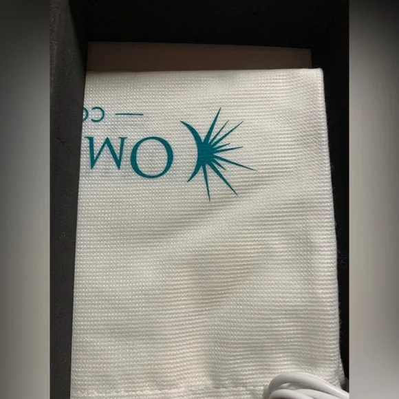 Omnilux LED Light Therapy Face Mask - Picture 4 of 8